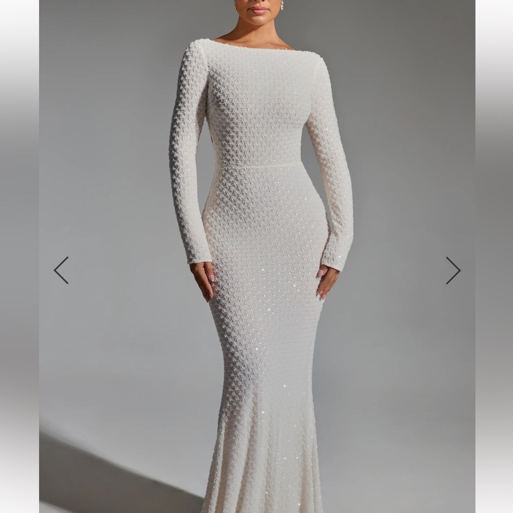 Elegant White Long-Sleeve Backless Evening Gown